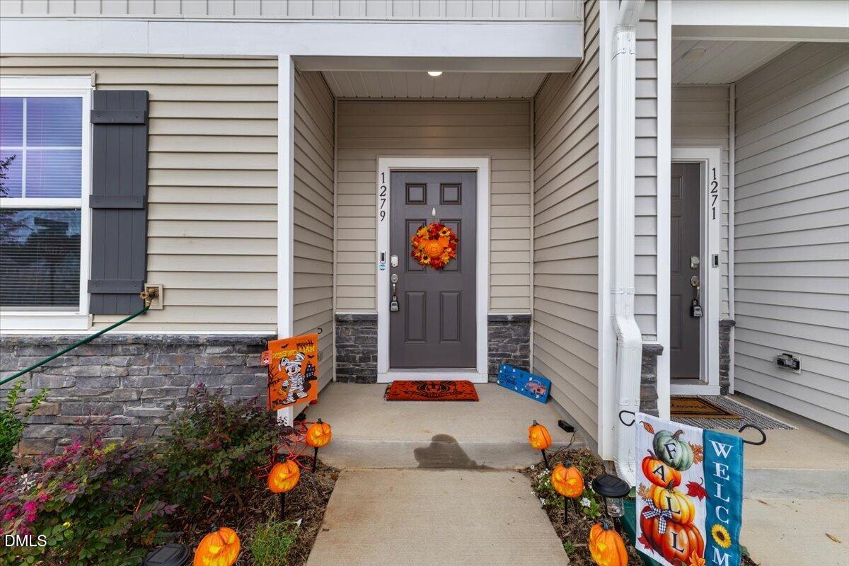 1279 Willow Tree Way