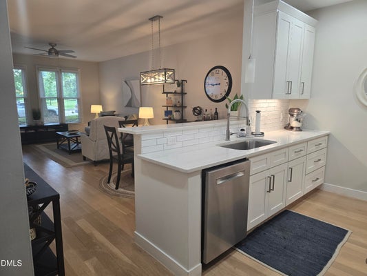 1066 WASHINGTON ST UNIT 102, RALEIGH, NC 27605 - Image b6d4bb91ff05438a87f33450de1d394f/905699467