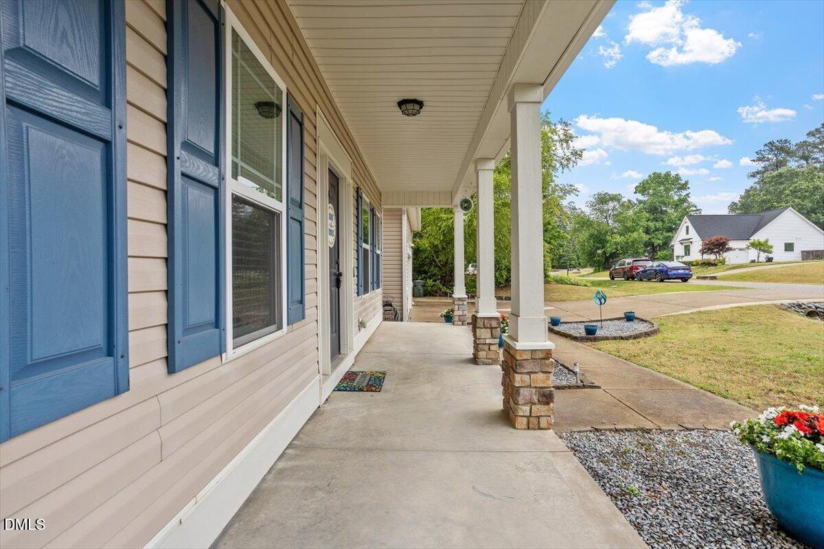 114 N Sunset Ridge Drive