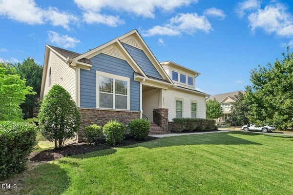 4012 FRANKS CREEK DR, CARY, NC 27518 - Image b71f26448cf19ecad4de01ea127fec0b/2265229793