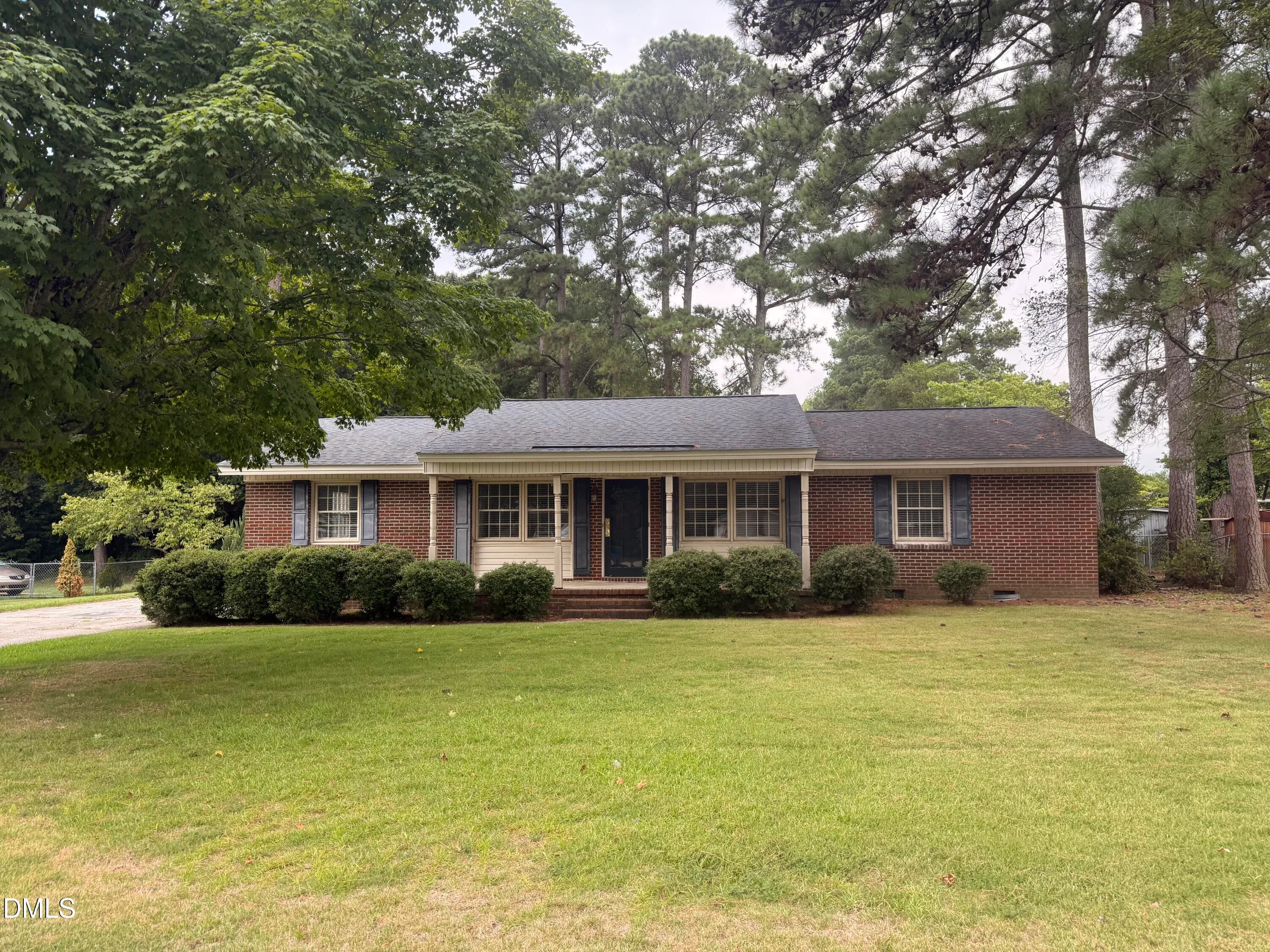 803 W Morris Circle