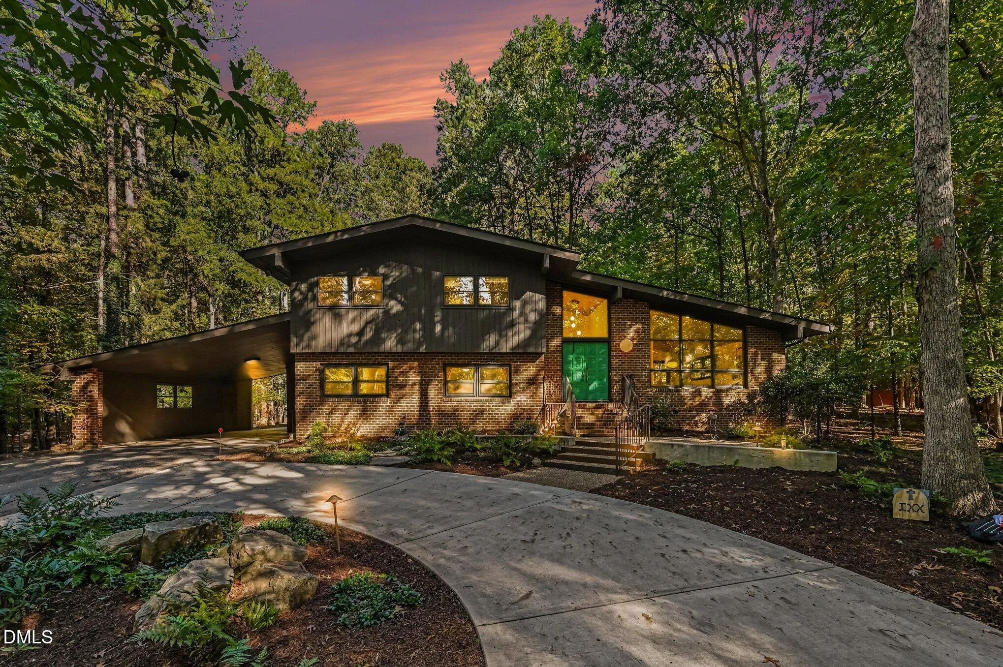 2417 Honeysuckle Road
