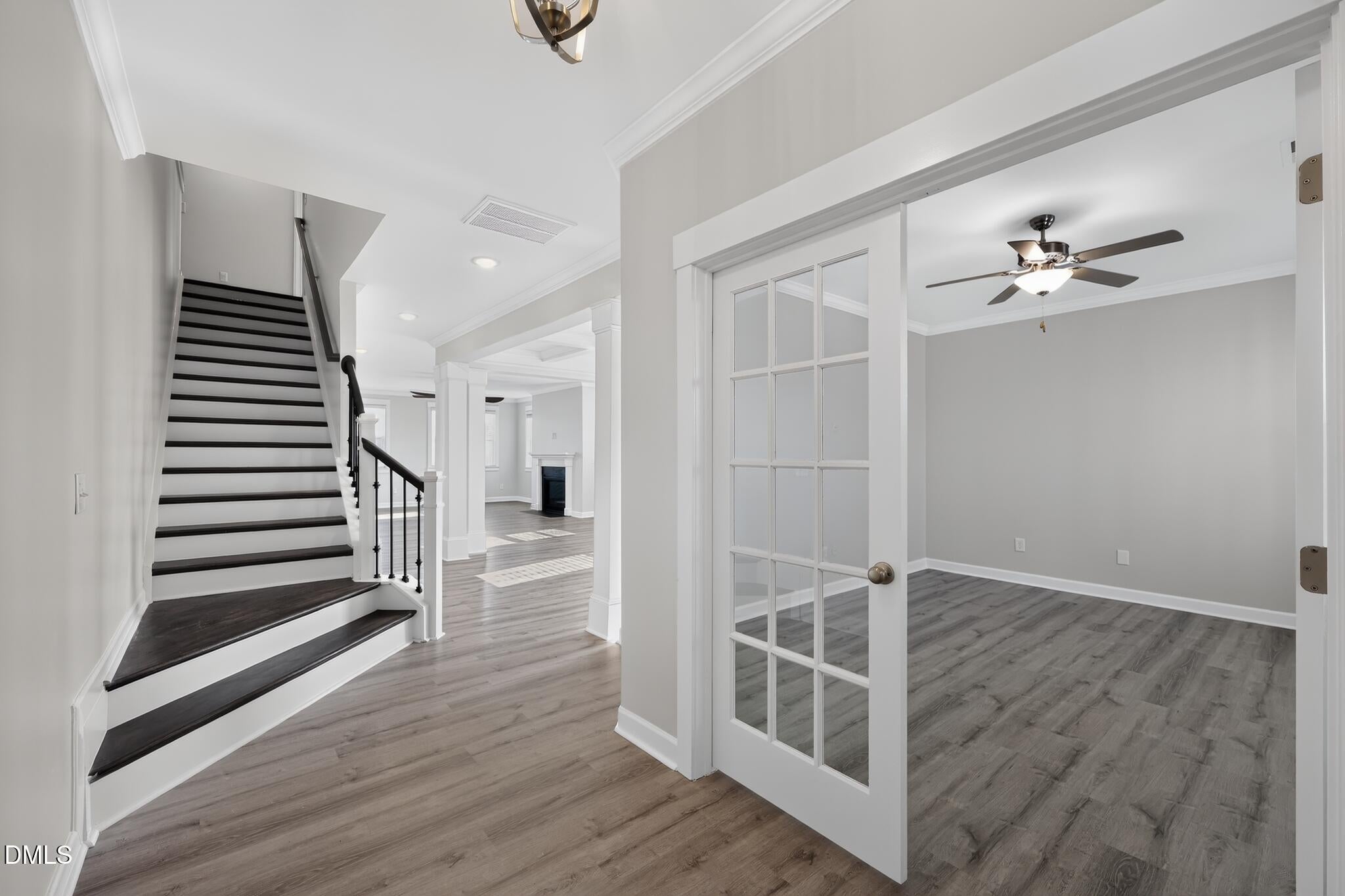 214 E Wellesley Drive