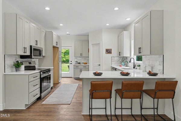 1405 SUNDOWN DR, MEBANE, NC 27302 - Image bc2b19ec938c87fc4418f4d683020500/1535815089