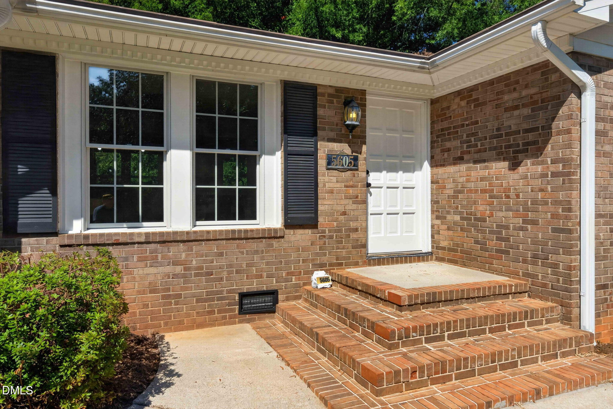 5605 Genesee Drive