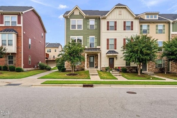 2026 OLD CHAPMAN DR, APEX, NC 27502 - Image c04bd4f9b9d5bcd1fb39dab9b92eff5c/946211656