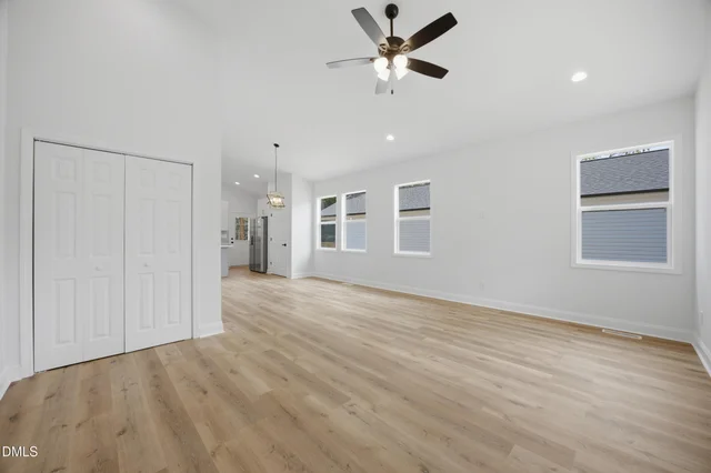 465 New York Avenue, photo 4 of 34