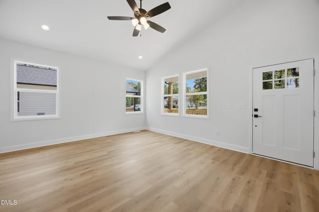 465 New York Avenue, photo 5 of 34