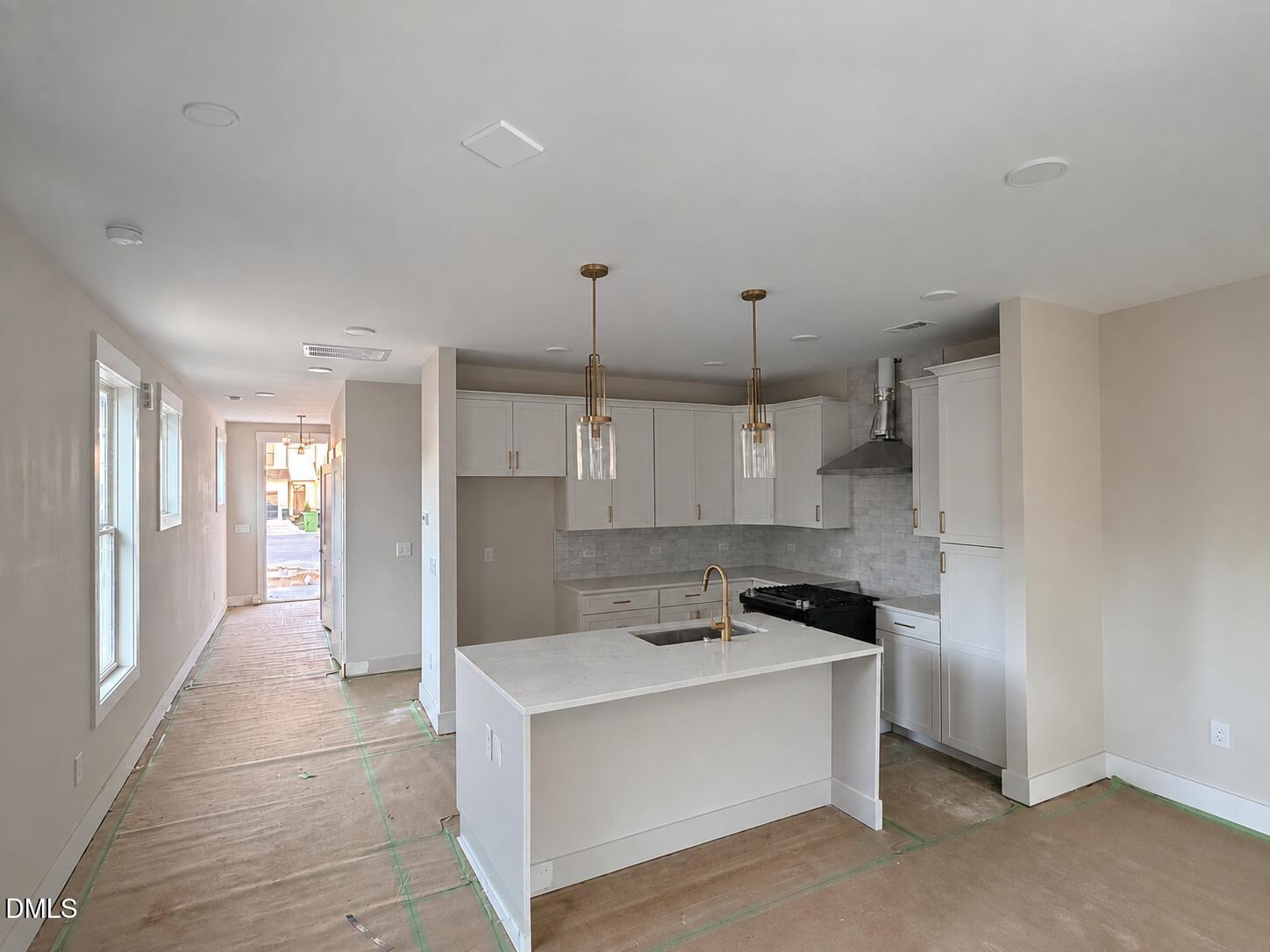 615 W Cable Court