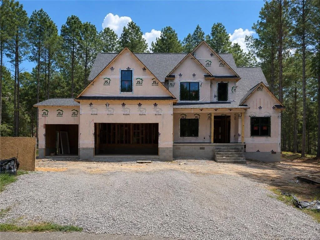 136 Leaning Pine Circle