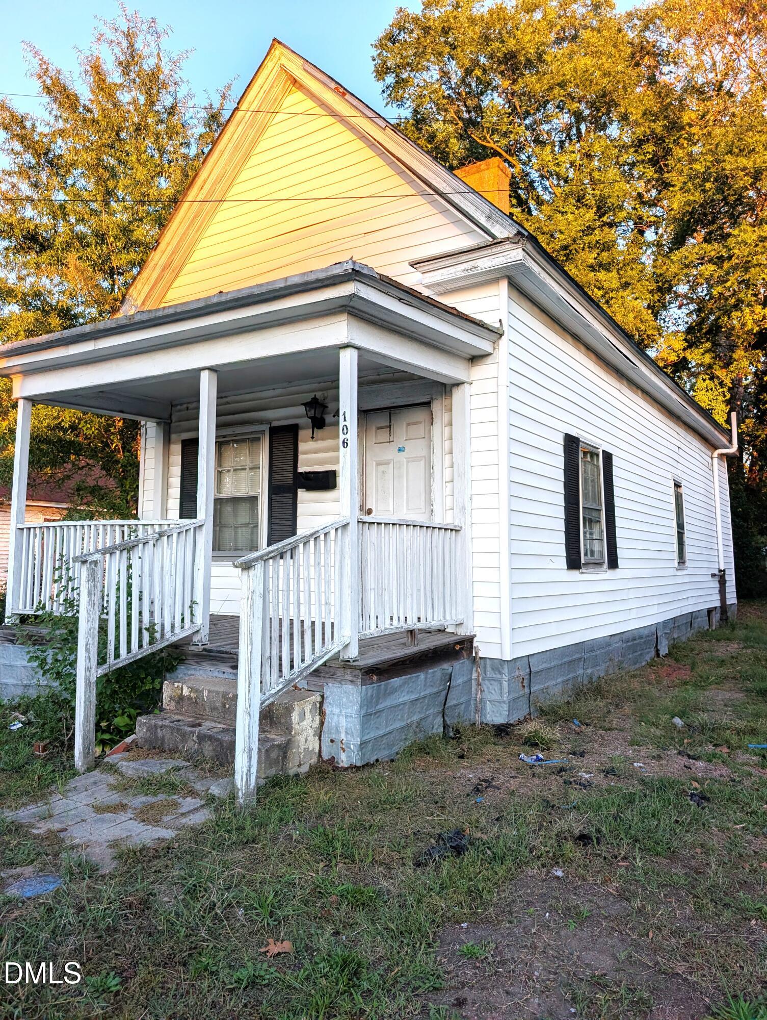 106 Ash Street E