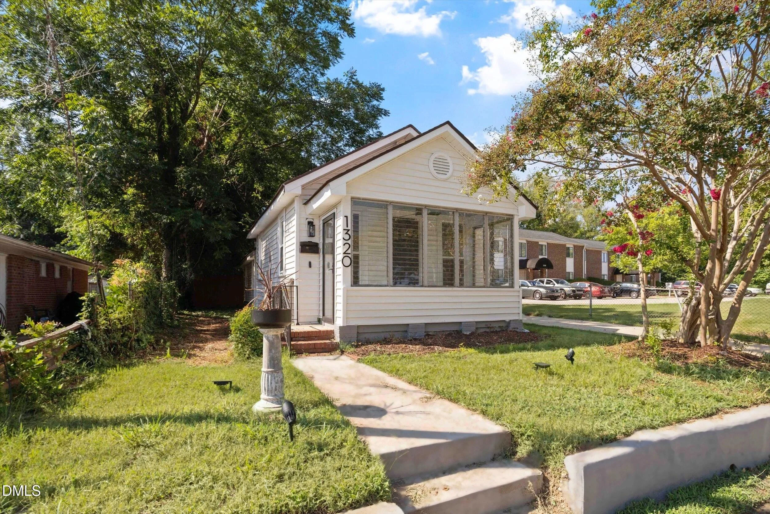 1320 Oakwood Avenue