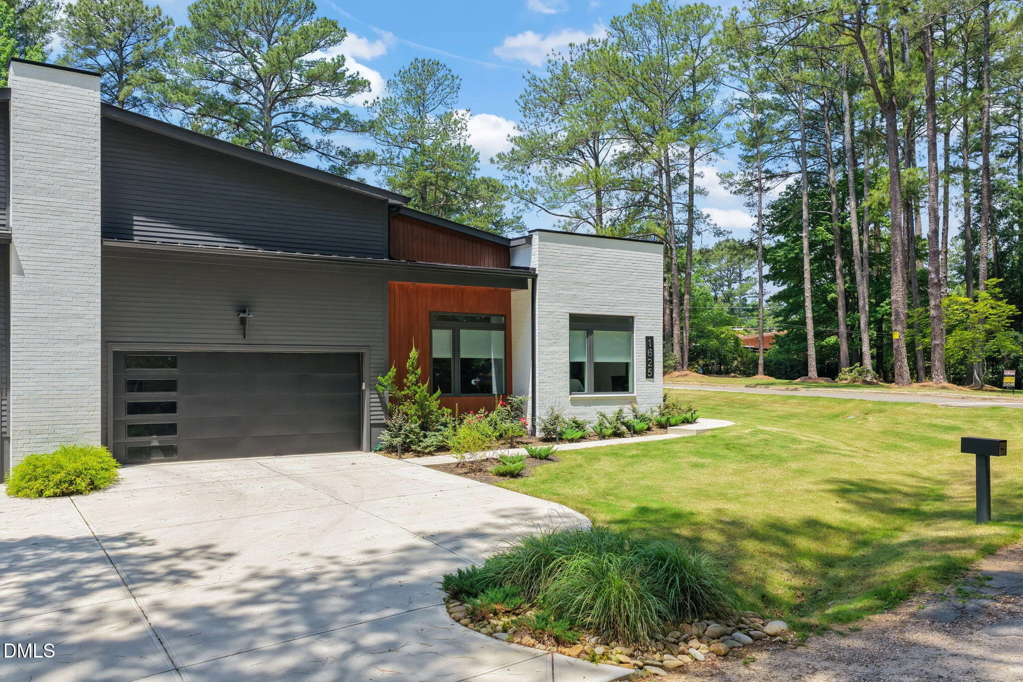 1625 Bruce Circle