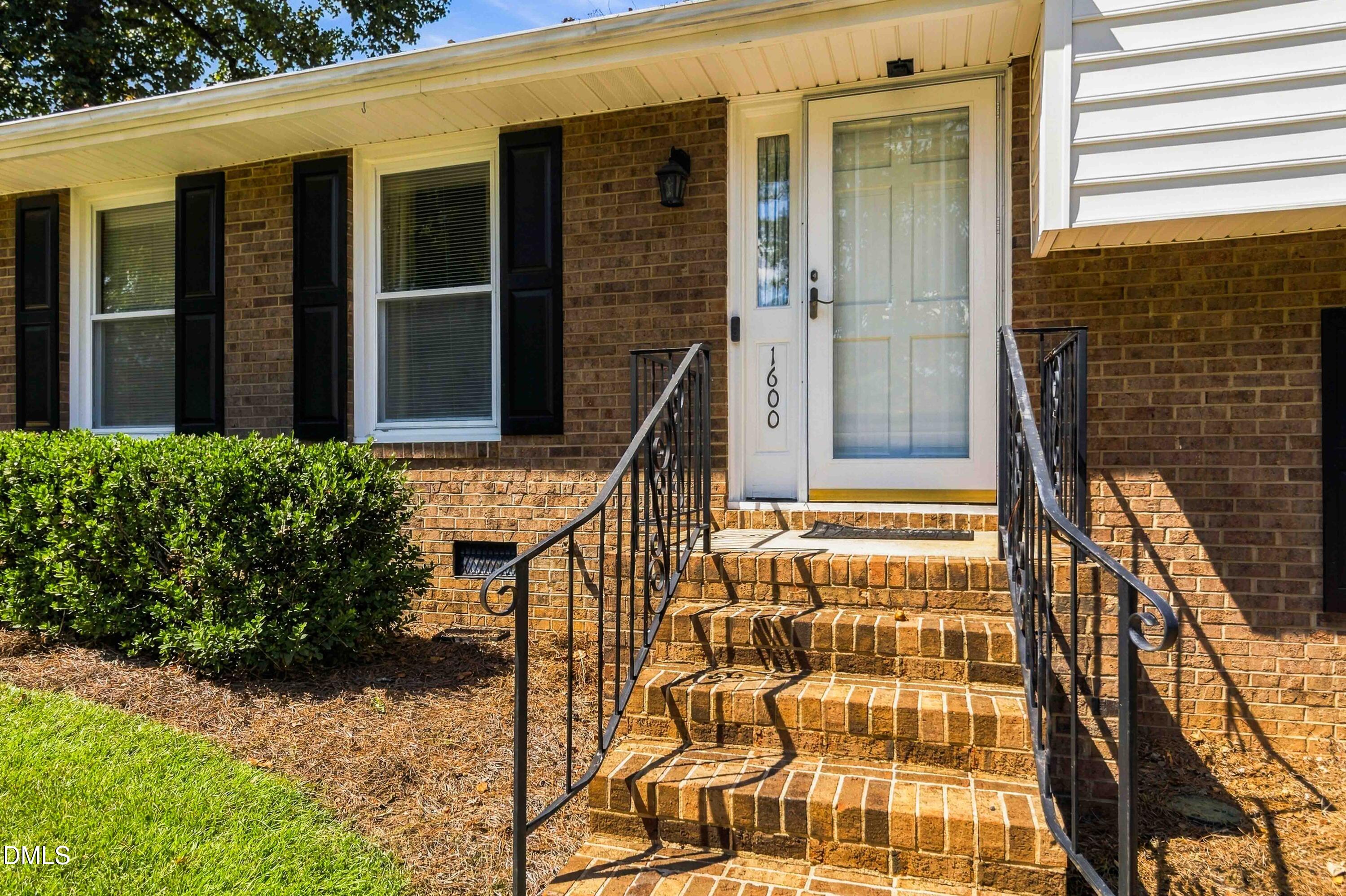 1600 Edgebrook Drive