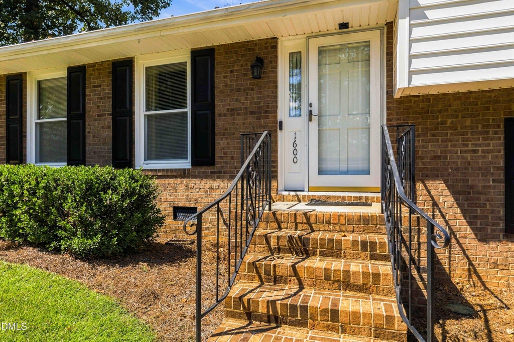 Photo of 1600 Edgebrook Drive, Garner, NC 27529 (MLS # 10192434)
