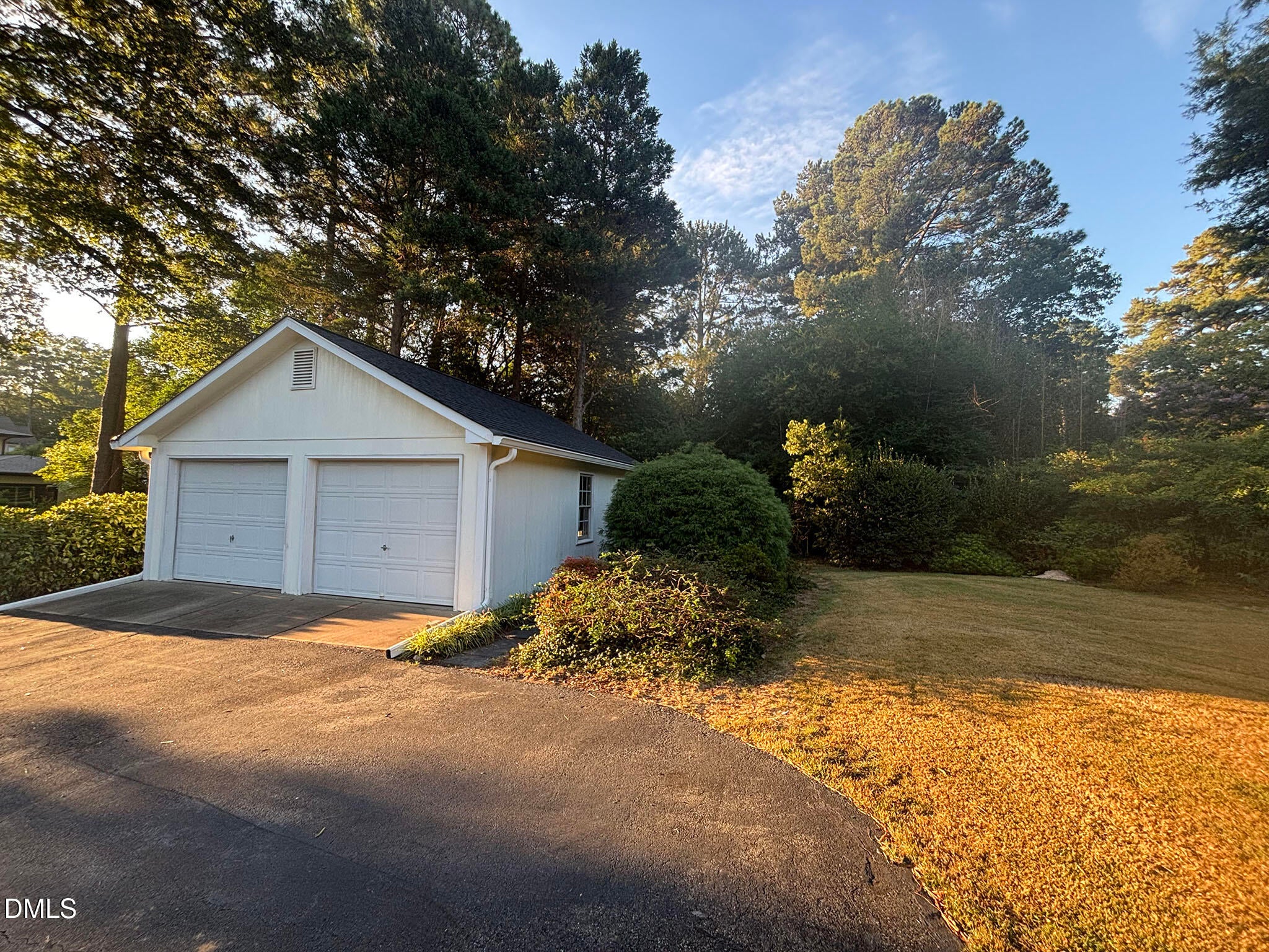 3413 Redbud Lane