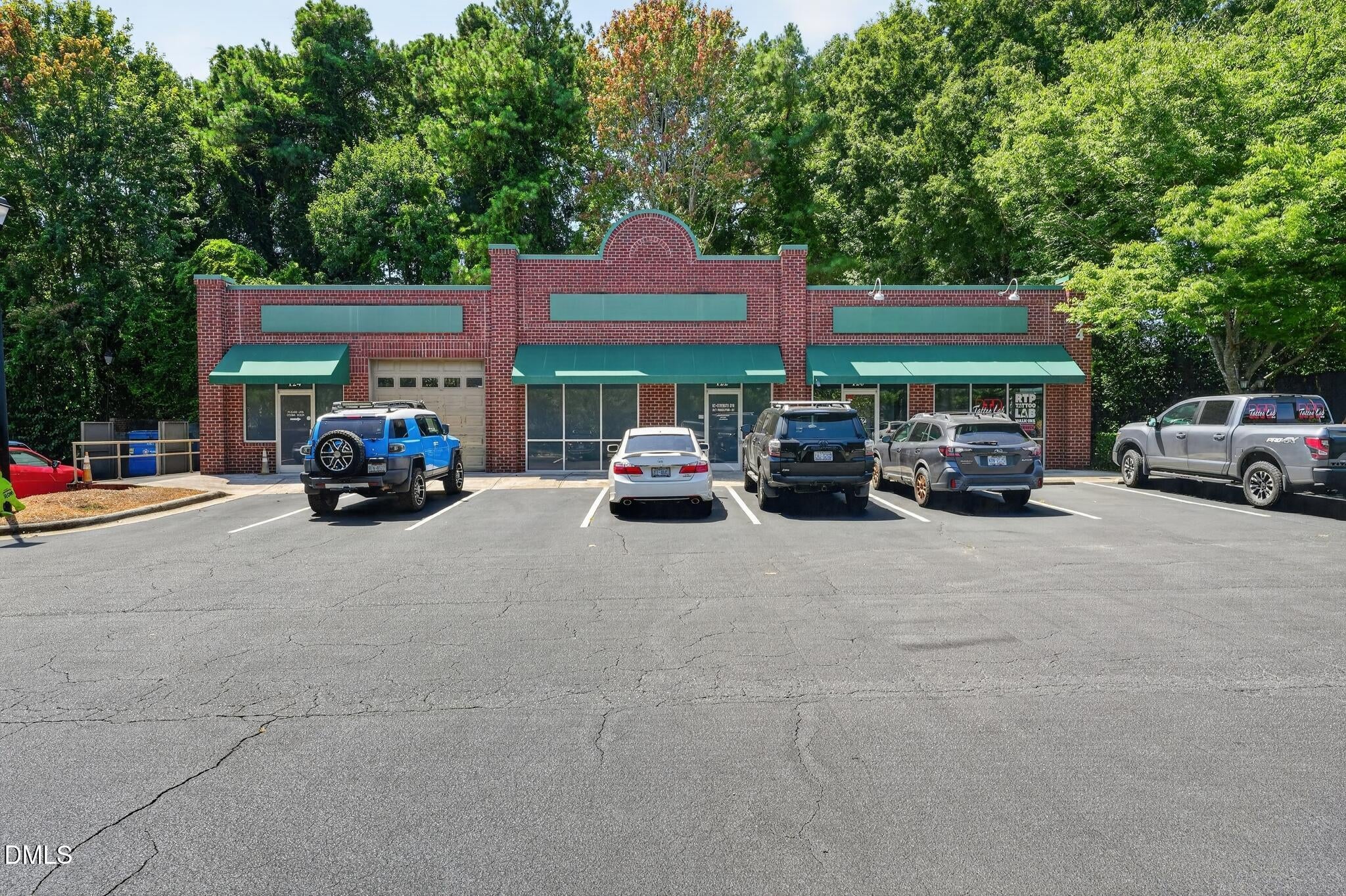 594 E Chatham Street 120, 122, 124