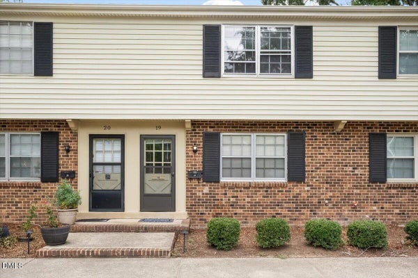 1002 WILLOW DR APT 19, CHAPEL HILL, NC 27514 - Image c67b1da84de96b1a6ec58f1ba92fecb2/2927221723