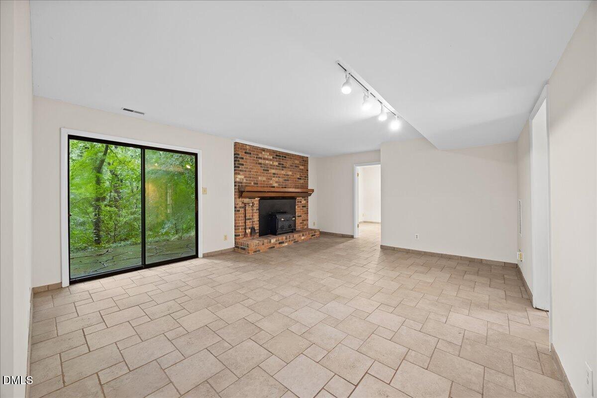 611 Greenwood Rd Exd