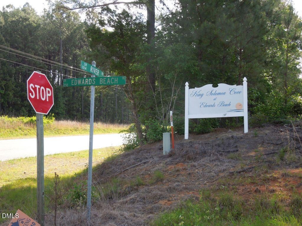 000 River Road