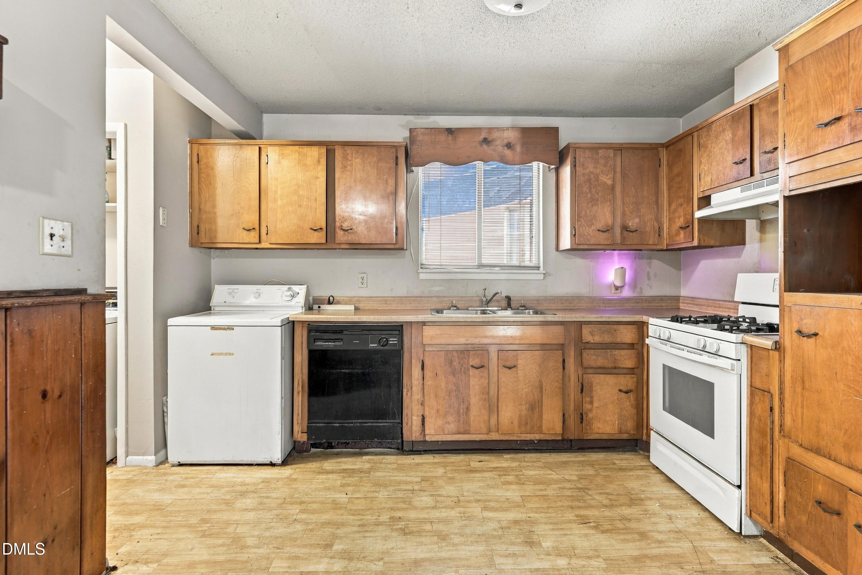 3537 Apache Drive
