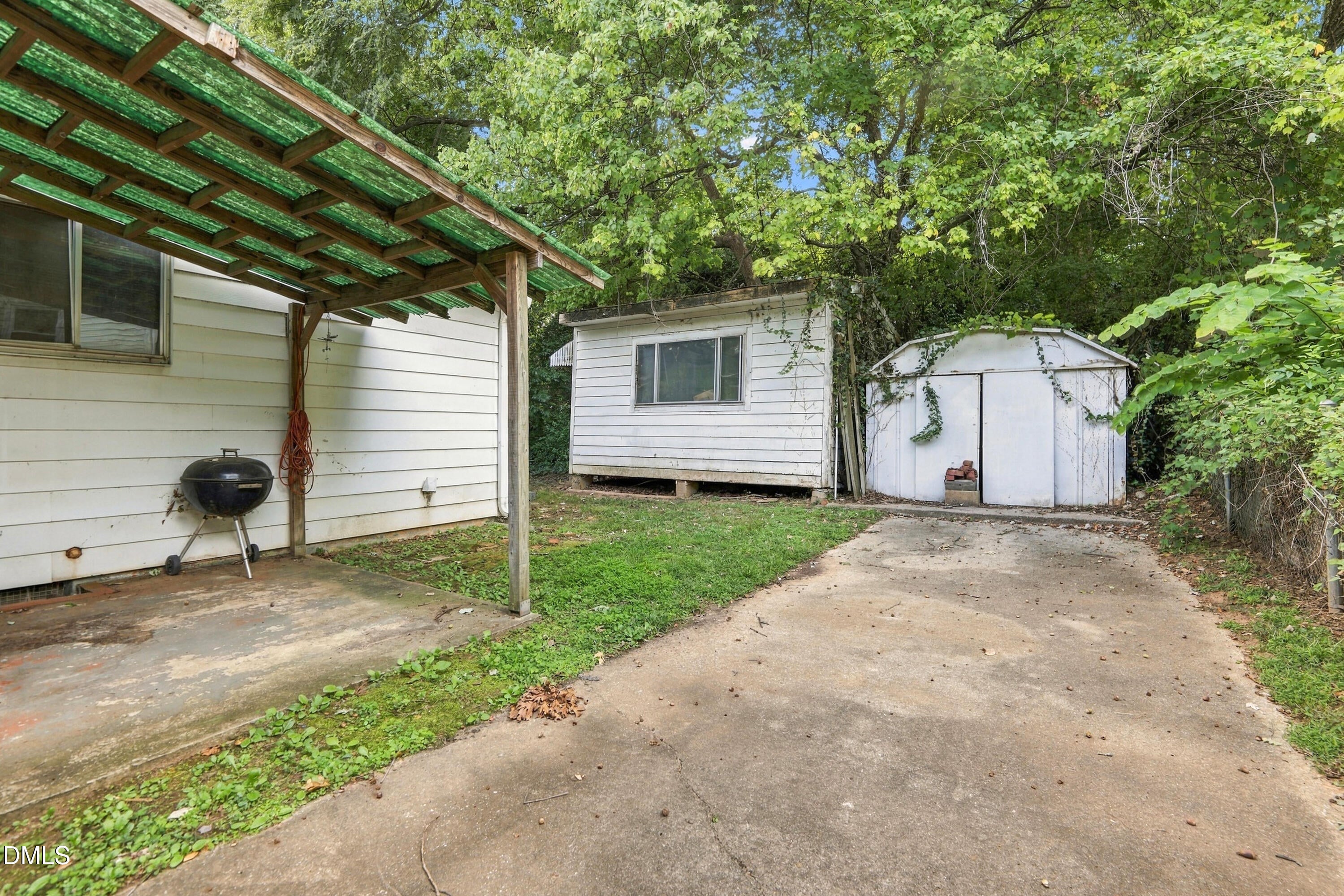 3537 Apache Drive