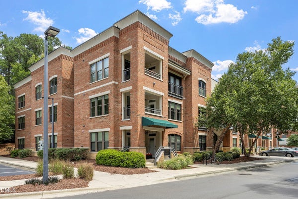 2000 SOUTHPOINT LANDING WAY UNIT 2101, DURHAM, NC 27707 - Image cb33dfdad6a93ae2eca94c99f4461319/97341801