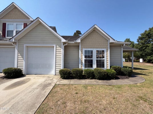 3066 CANDLELIGHT DR, FAYETTEVILLE, NC 28311 - Image cb3e6c97aa32375eb7372e71b488af3f/1253445819