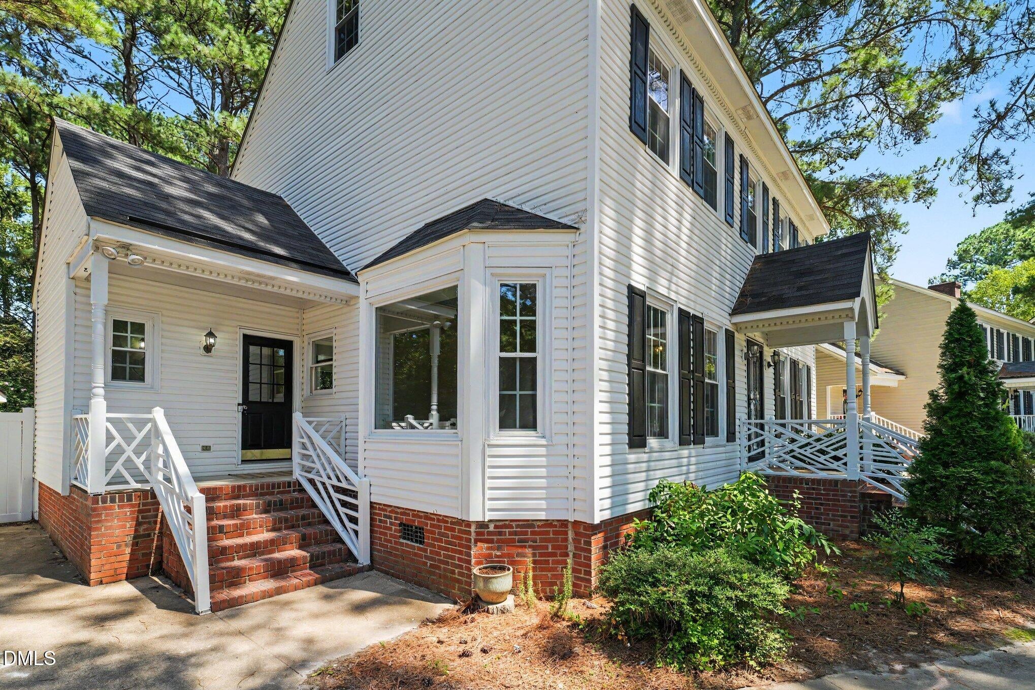 2112 Burnside Drive NW