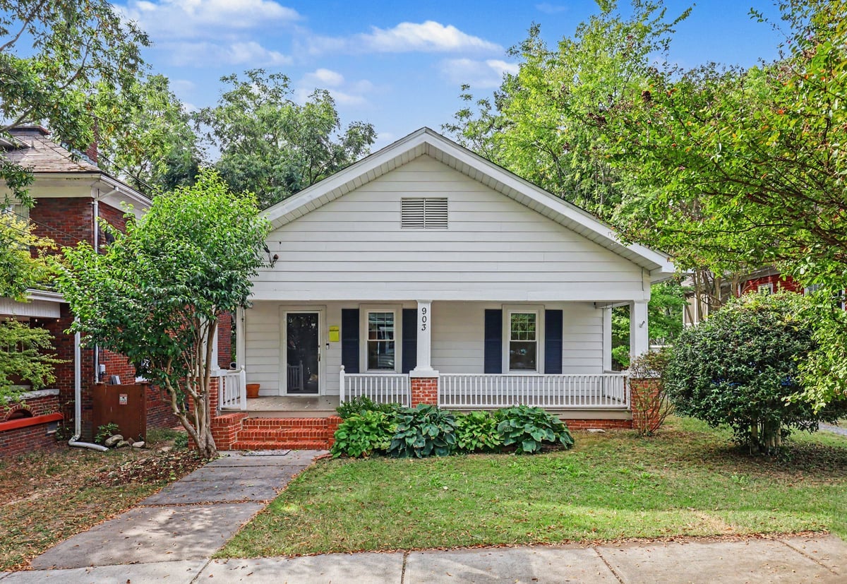 903 W Markham Avenue
