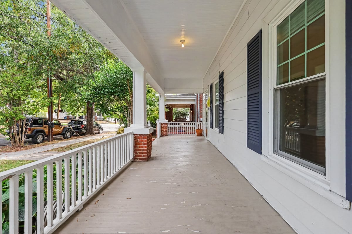 903 W Markham Avenue