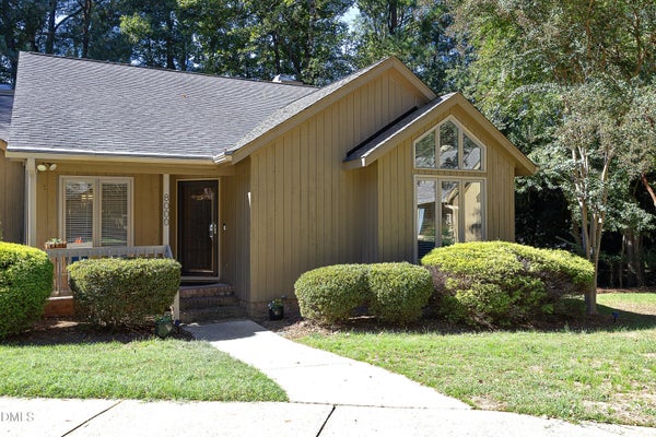 8000 GREY OAK DR, RALEIGH, NC 27615 - Image d710b7c0b5a01ffbc3c5035cc91be0fe/2811829216