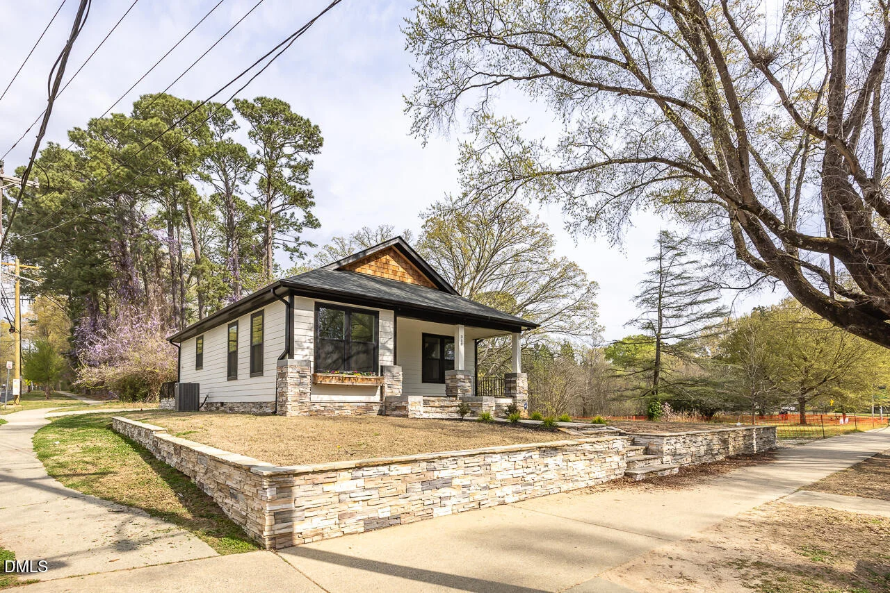 310 W Club Boulevard