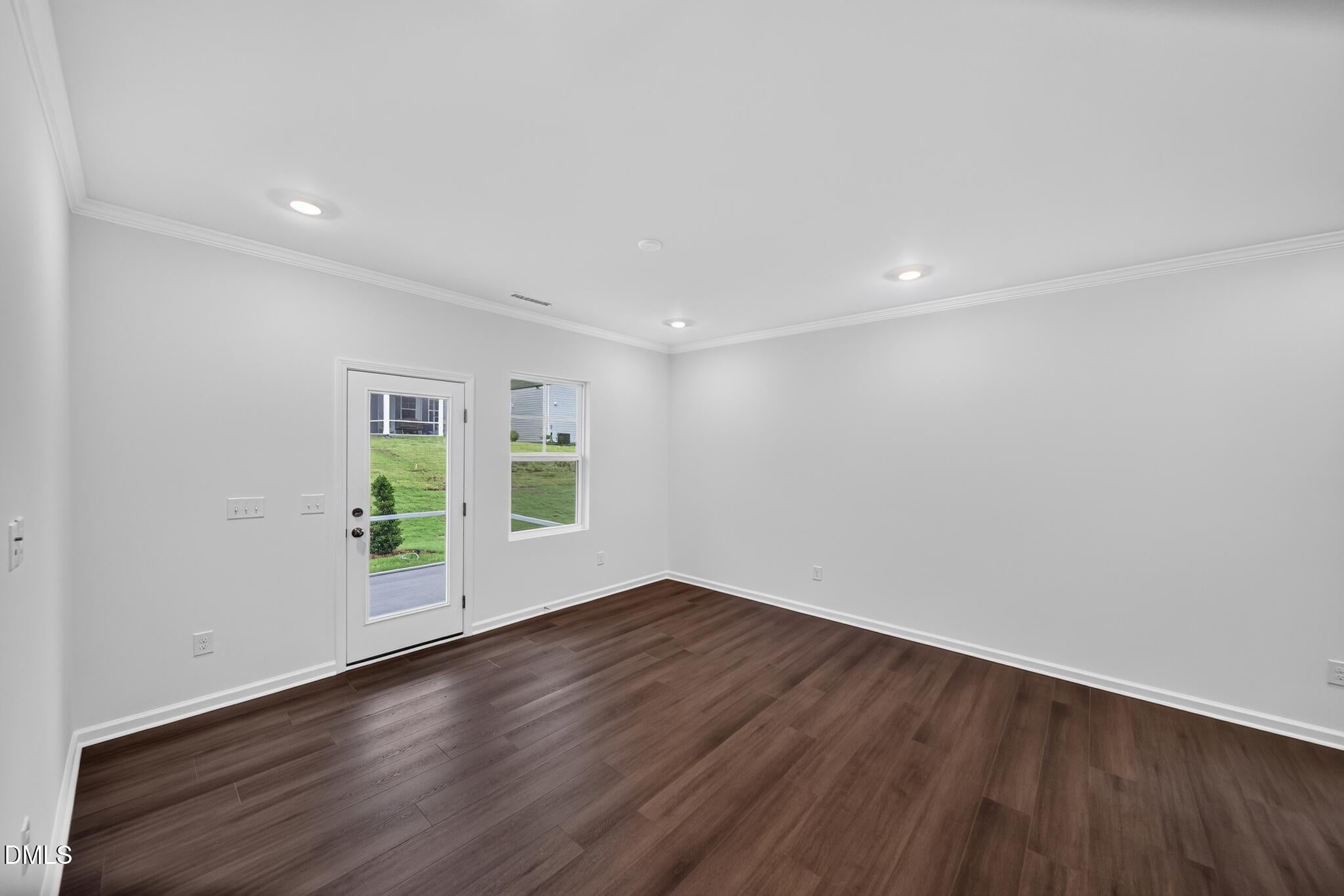 516 Whale Cove Way
