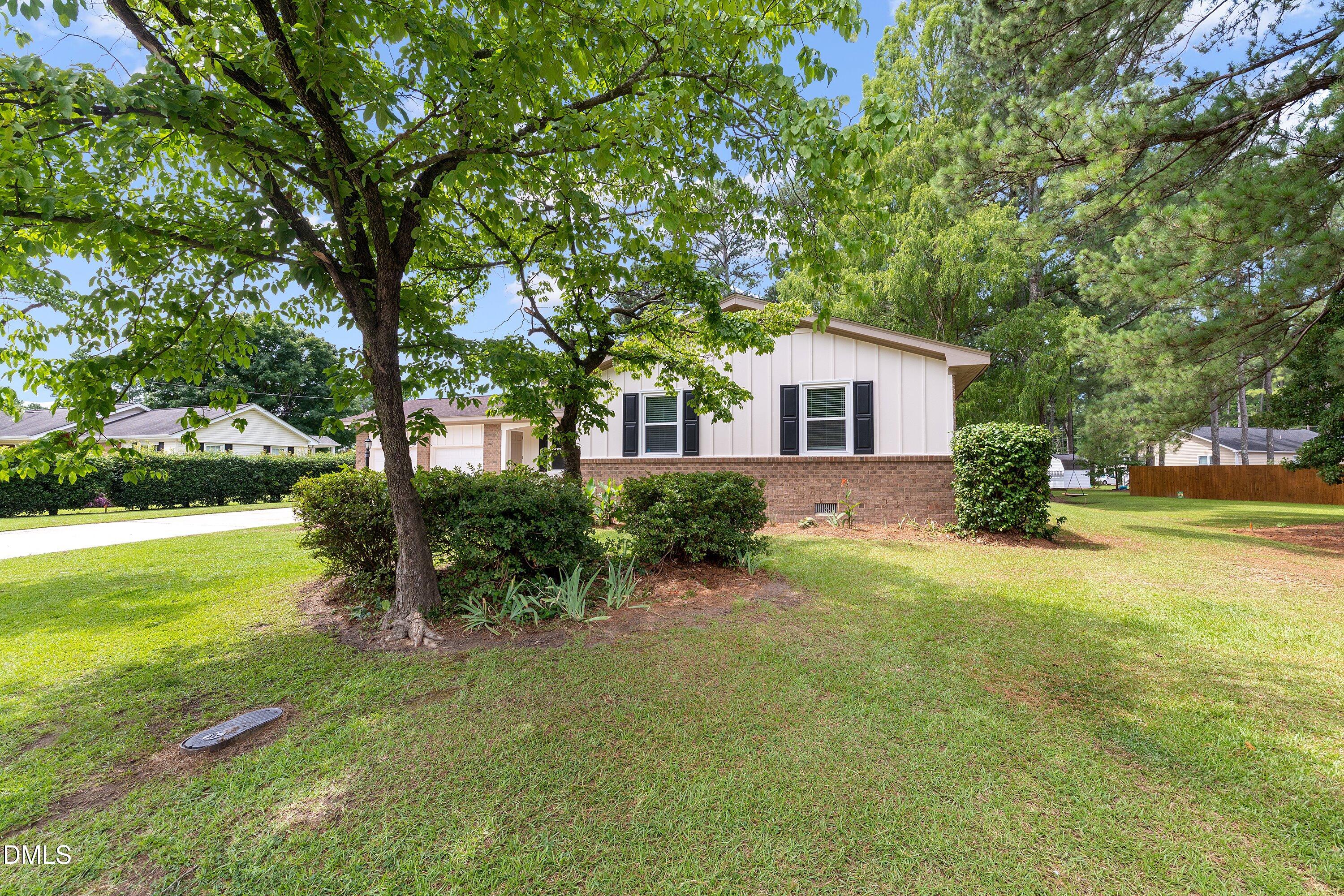 1002 E Maplewood Drive