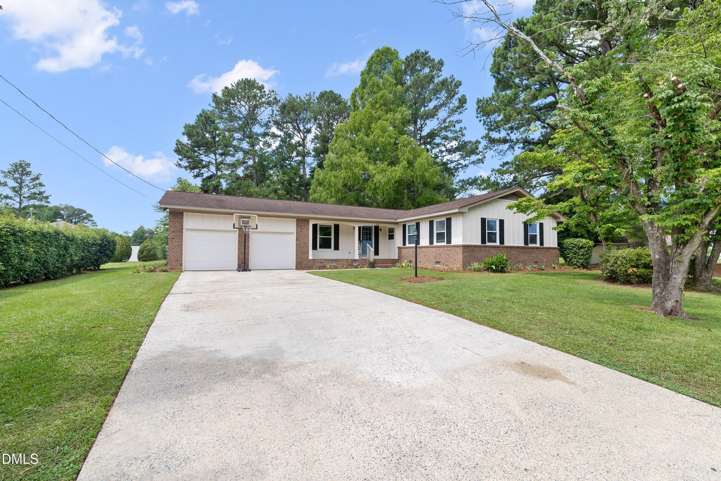 1002 E Maplewood Drive