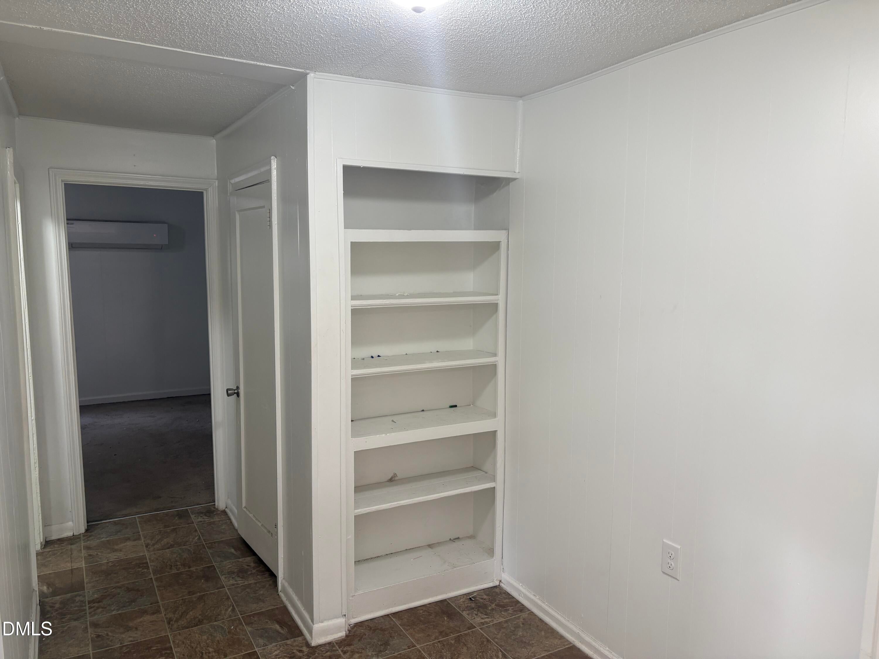 616 W Markham Avenue