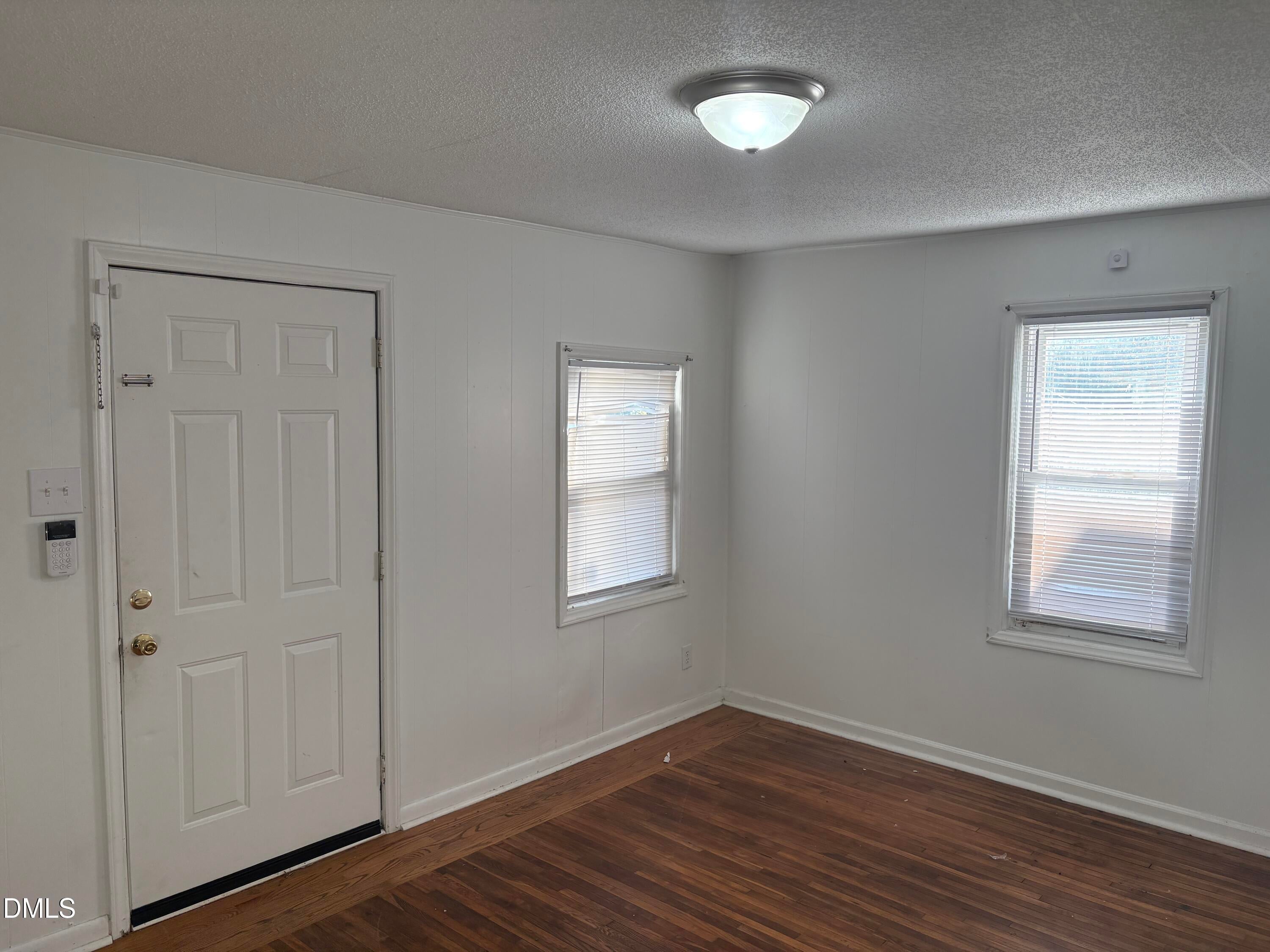 616 W Markham Avenue