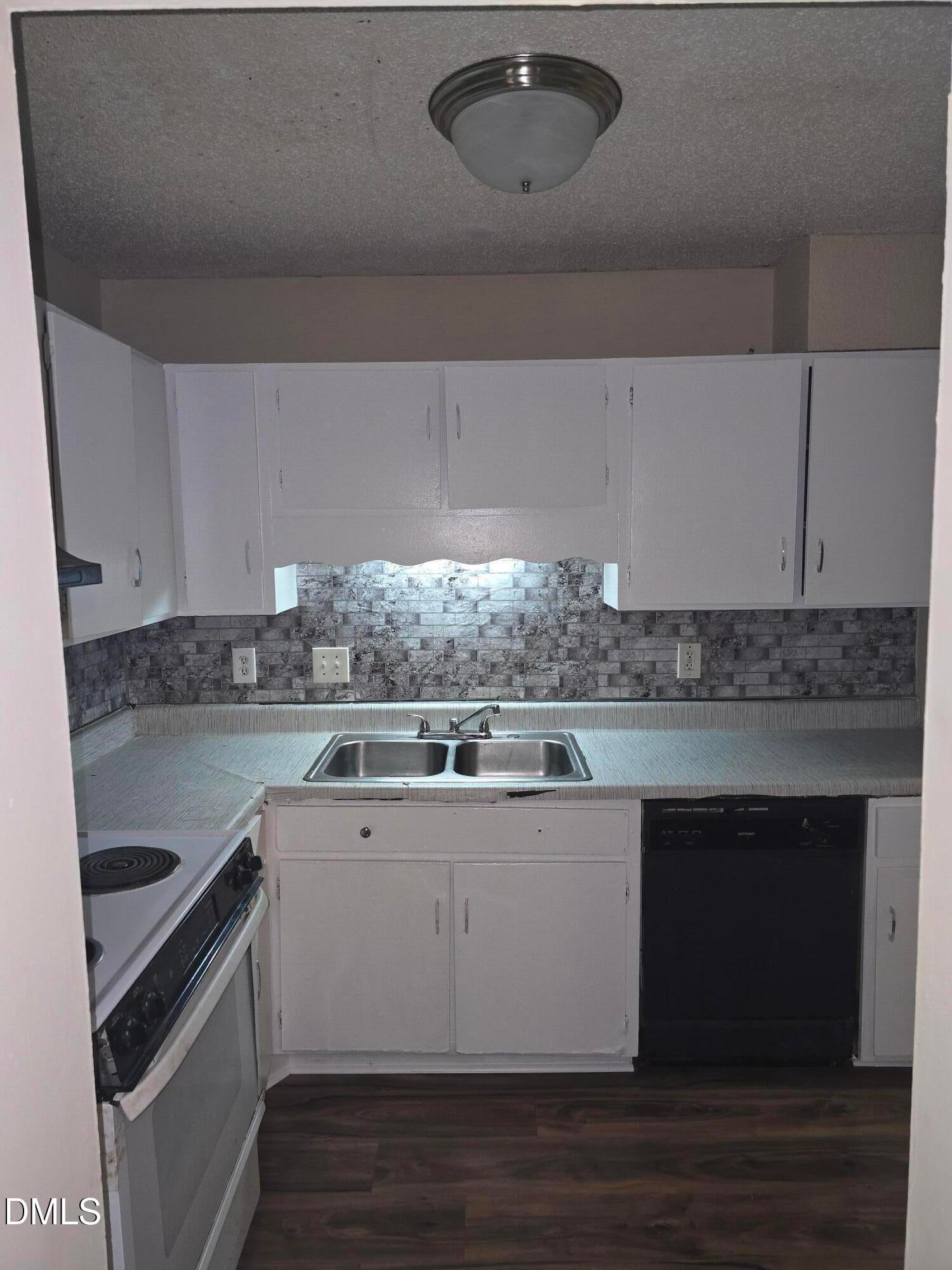 1419 Foxwood Drive