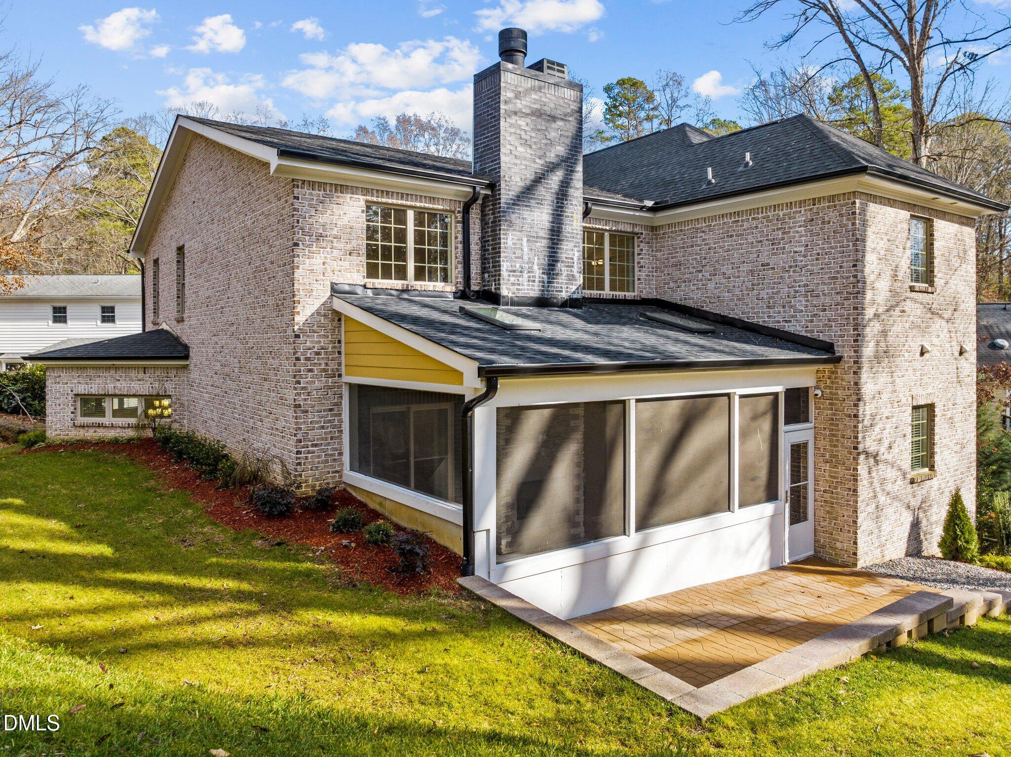 5019 Hollyridge Drive