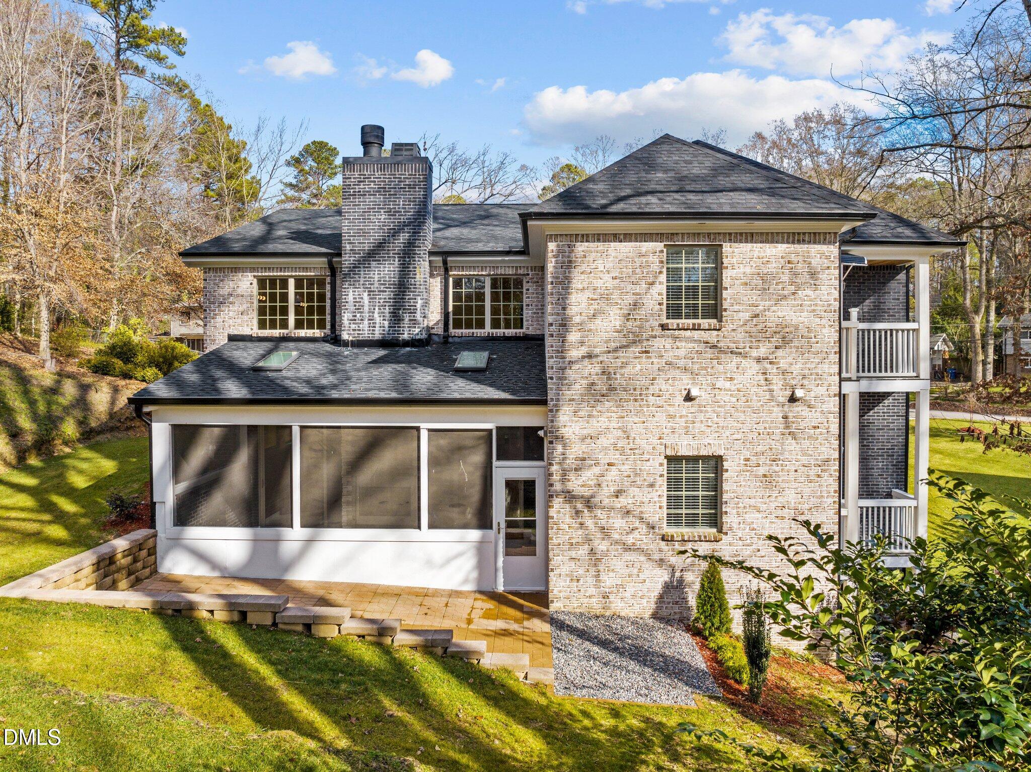 5019 Hollyridge Drive