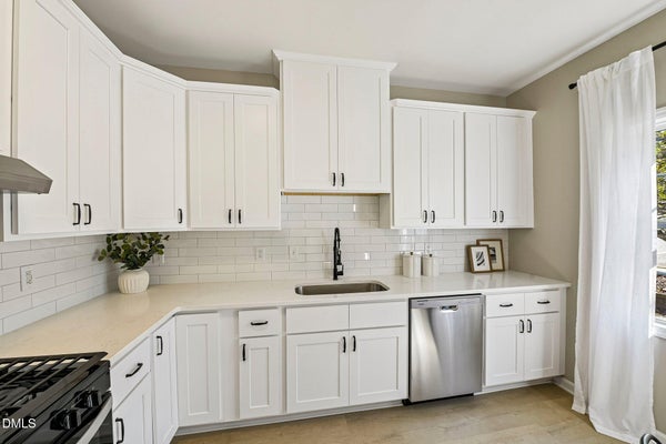 321 SILVERBERRY CT, CARY, NC 27513 - Image df6f005c5da7a8b2a058f13c6575ef77/1980991466