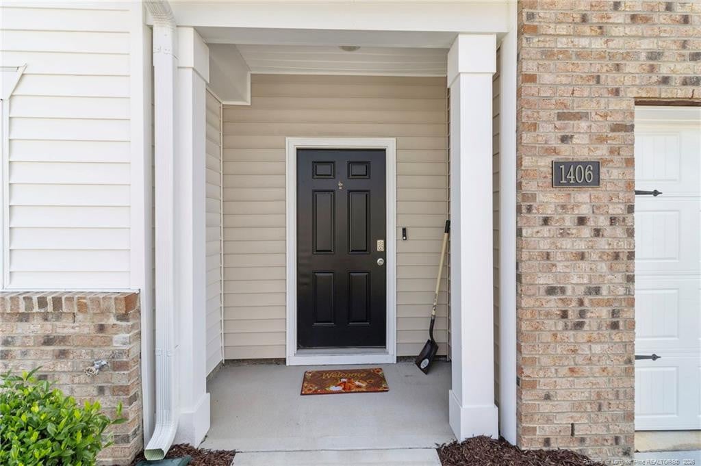 1406 Gracie Lane