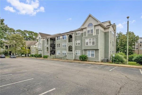 946 STEWARTS CREEK DR APT 8, FAYETTEVILLE, NC 28314 - Image e0d0506f5a31a4cc1b636e24ee336ba0/356434844