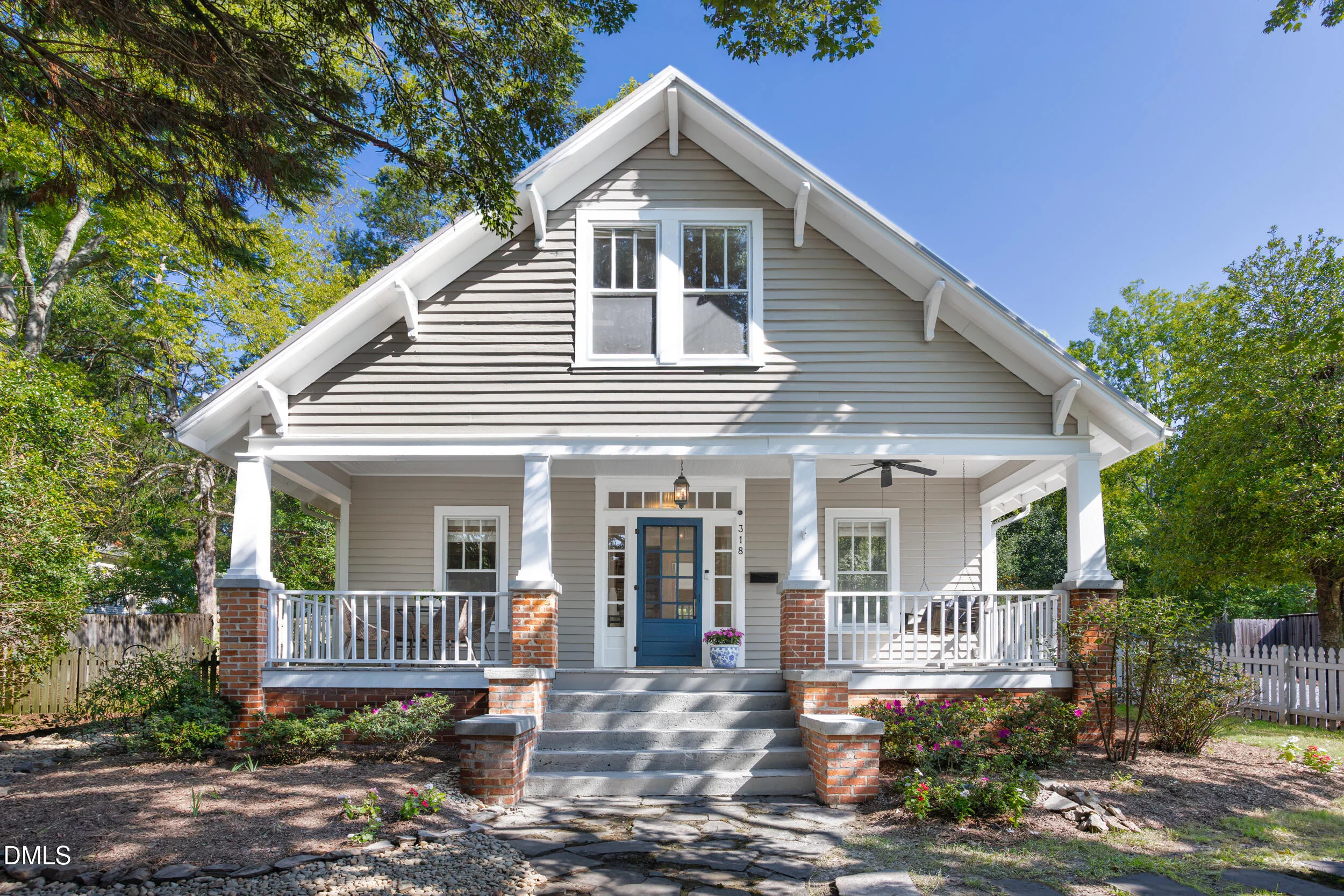 318 W Queen Street