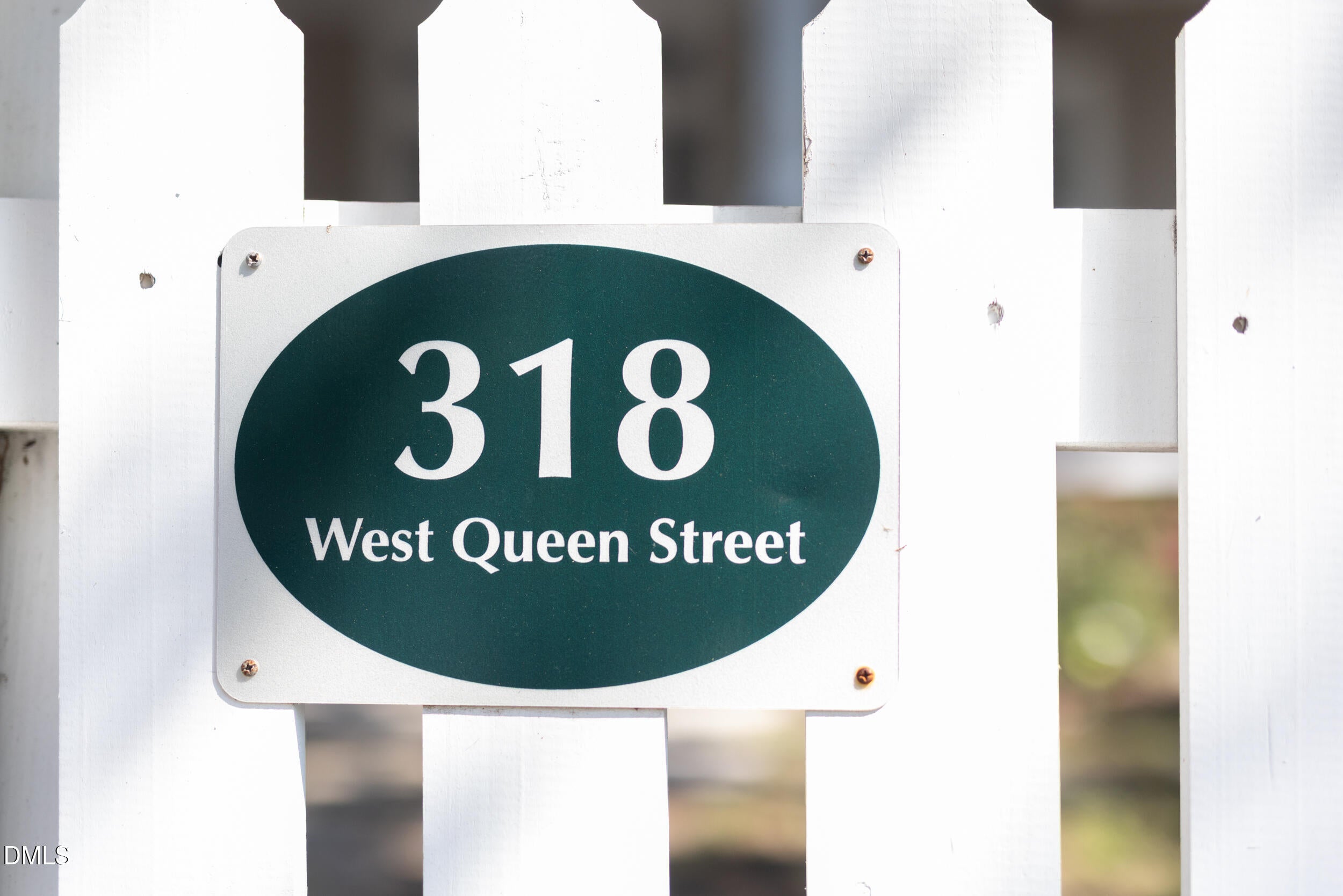 318 W Queen Street