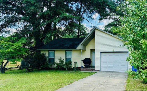 6598 HONEYSUCKLE DR, FAYETTEVILLE, NC 28304 - Image e2d4881939c0b3910ec9f91cee53f76c/2987540988