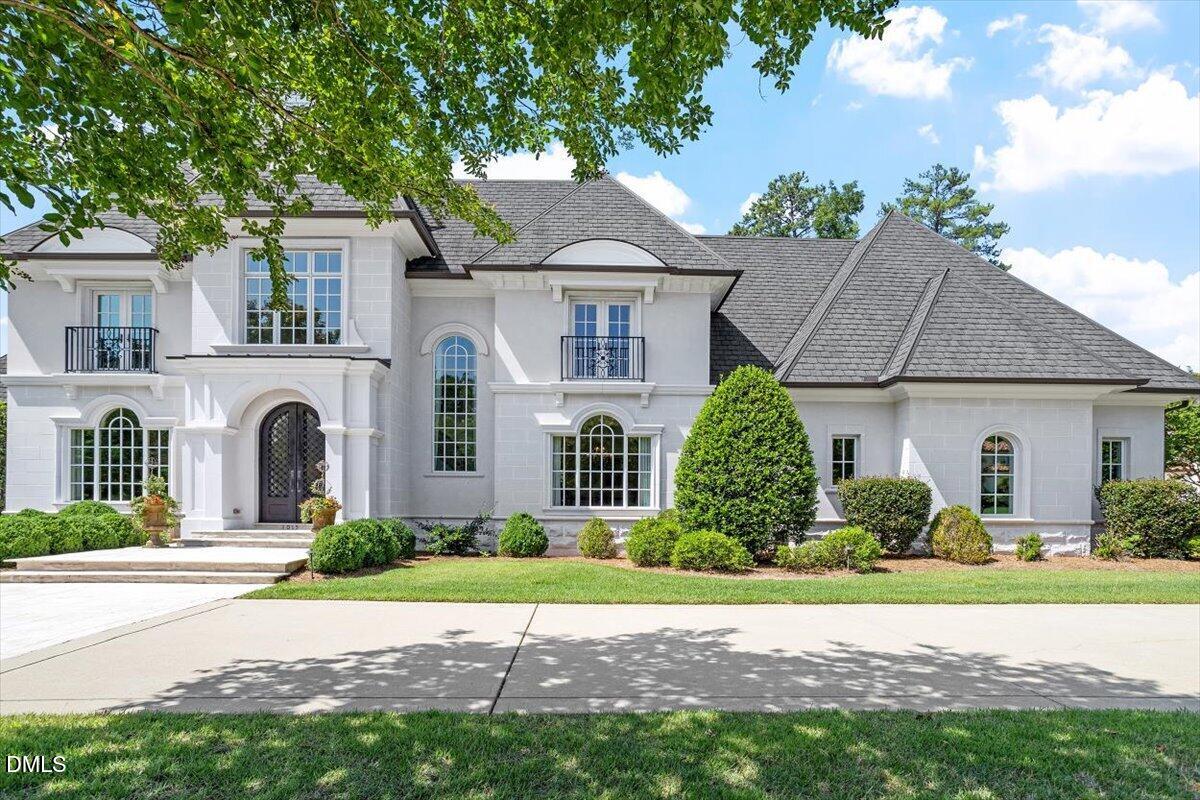 1015 Venetian Court