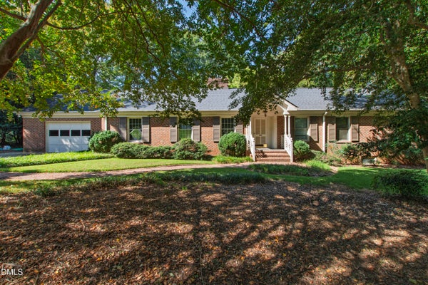 3705 STONEHAVEN DR, RALEIGH, NC 27609 - Image e48fd7bb92d31bd8fc3f6771e91a6961/2353204517