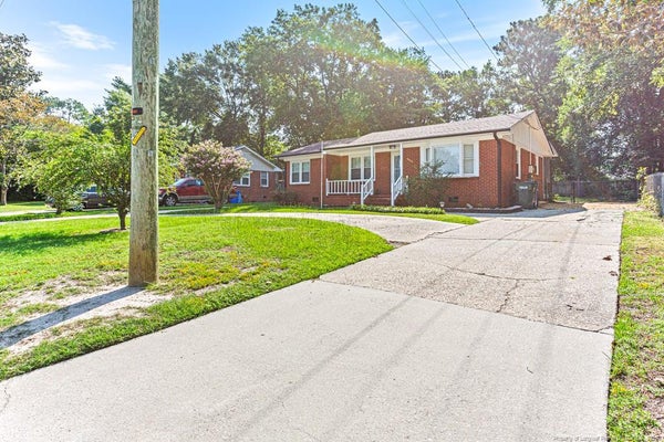 1115 MARTINDALE DR, FAYETTEVILLE, NC 28304 - Image e4ca7df023d3d0f3f3f816e68d7c6054/2709321560